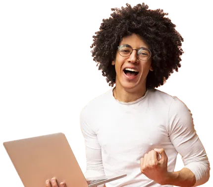 Pessoa feliz usando um notebook